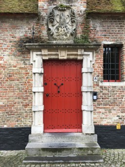 bruges red door